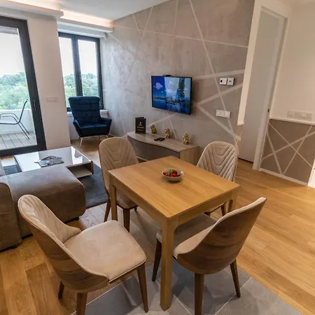 Royal - Sakura Park Apartment *