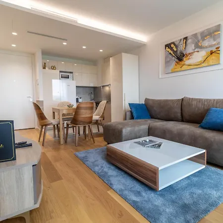Royal - Sakura Park Apartment *