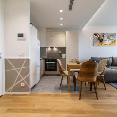 Royal - Sakura Park Apartment Belgrade