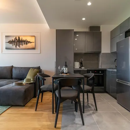 Royal - Sakura Park Apartment