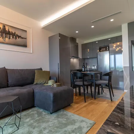 Royal - Sakura Park Apartment *